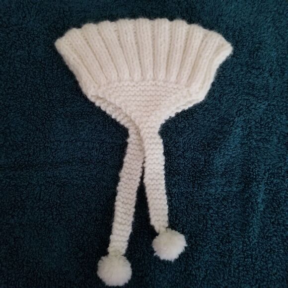 Vintage hand knitted baby hat with ear cover and pom pom tie - Picture 2 of 6